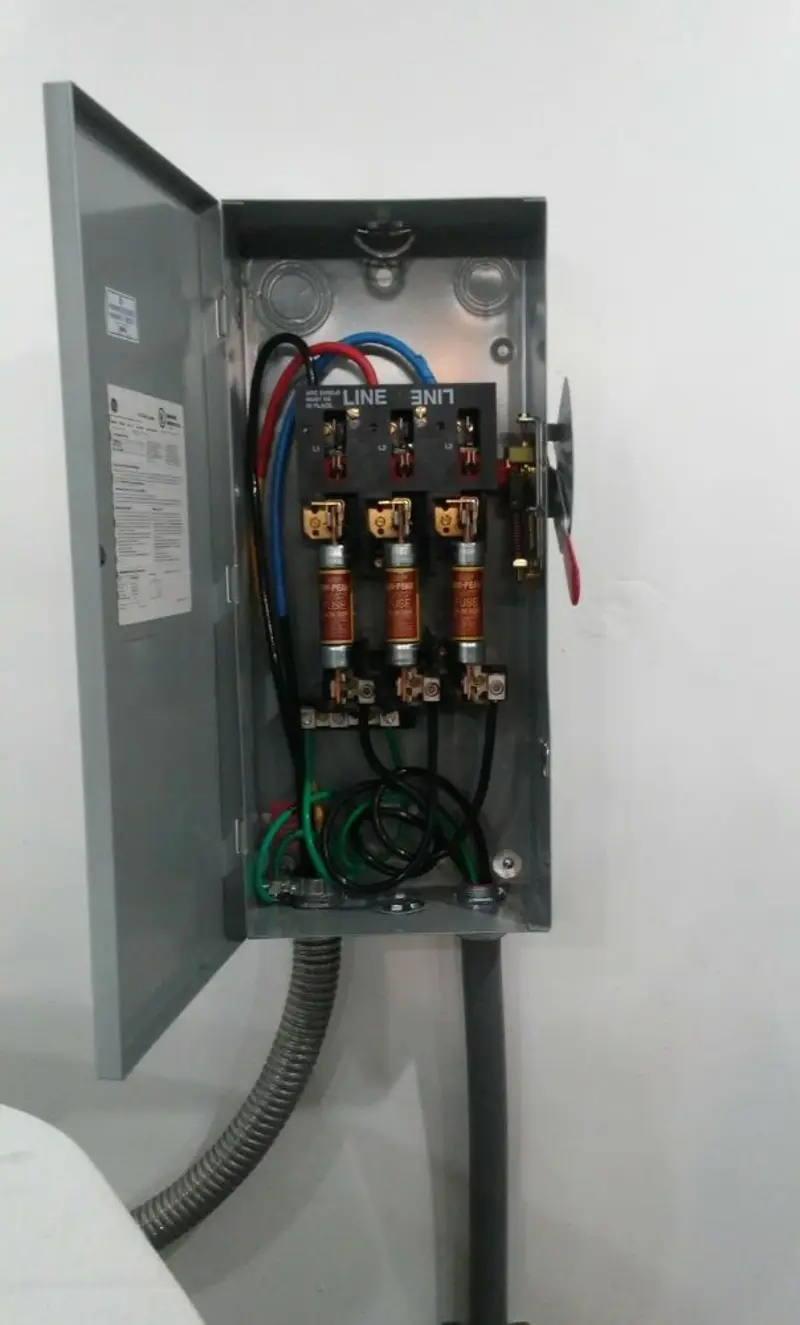 Three-phase disconnect switch installed for Electrical Wiring & Rewiring in Victorville